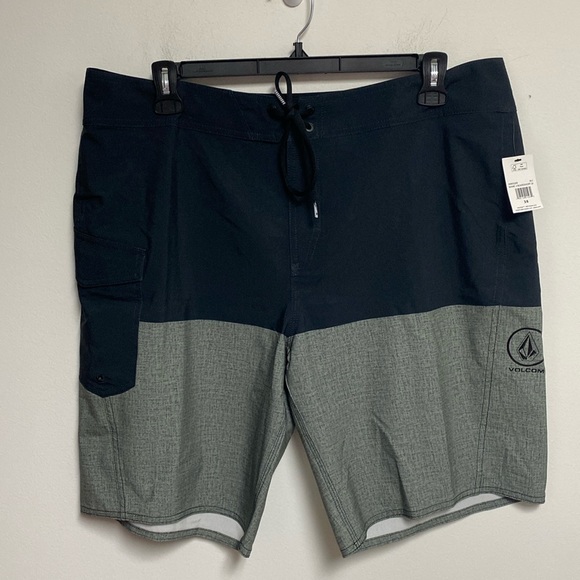 Volcom Mens Size 38 Black Combo Manic 2 Boardshorts - Picture 1 of 6